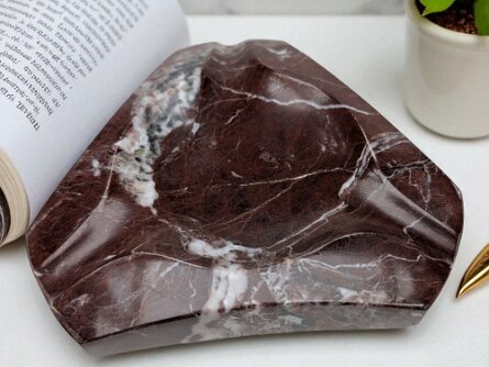 Geometric Natural Marble Ashtray – Luxury Stone Home Accessory Price: CAD 60.00 SKU: CDM-ASH-001 Where geometry meets geology. Carved from a single block of solid marble, this ashtray...