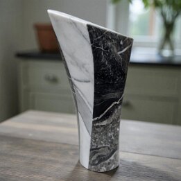 Dark Flame – Abstract Marble Sculpture null