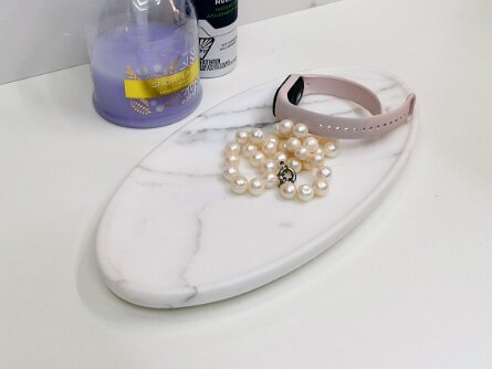 Natural Marble Vanity Tray – Luxury Stone Organizer Price: CAD 110.00 SKU: CDM-TRY-002 Carved from a single piece of natural marble with unique veining and a modern...